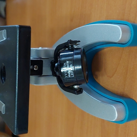 Kids Light up microscope with one slide. Light works. Made of metal! Like new! - Picture 2 of 9